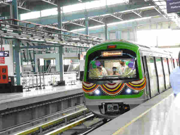 ಚಪ್ಪಾಳೆಯ ಸುರಿಮಳೆ