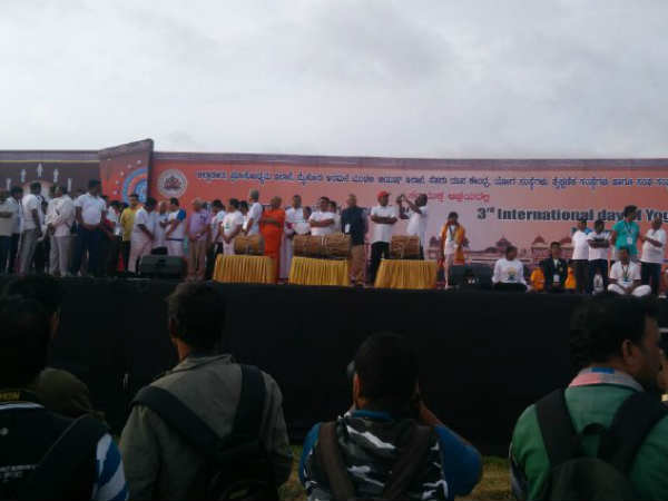 ವಿವಿಧ ಭಂಗಿಗಳ ಪ್ರದರ್ಶನ