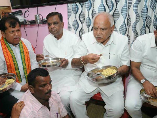 ಸಾಲ ಮನ್ನಾಕ್ಕೆ ಆಗ್ರಹ ಸಾಲ ಮನ್ನಾಕ್ಕೆ ಆಗ್ರಹ