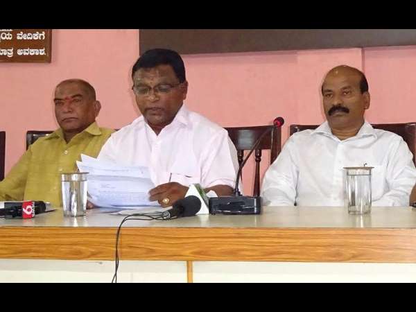 ಉಸ್ತುವಾರಿ ಸಚಿವ ಸೀತಾರಾಂಗೆ ತಿಳಿಯದ ಗೊಂದಲ ಉಸ್ತುವಾರಿ ಸಚಿವ ಸೀತಾರಾಂಗೆ ತಿಳಿಯದ ಗೊಂದಲ