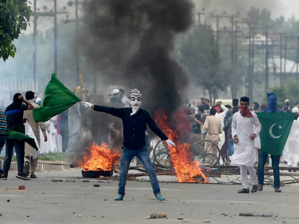 ಈ ದೇಶದ್ರೋಹಿಗಳನ್ನು ಮಟ್ಟಹಾಕುವವರು ಯಾರು? ಈ ದೇಶದ್ರೋಹಿಗಳನ್ನು ಮಟ್ಟಹಾಕುವವರು ಯಾರು?