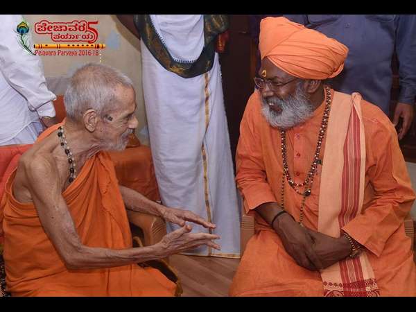 ಶ್ರೀಗಳು ಎರಡು ದೋಣಿಯಲ್ಲಿ ಕಾಲಿಡುತ್ತಿದ್ದಾರೆಯೇ 