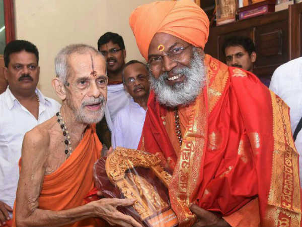 MP Sakshi Maharaj visits Udupi Krishna Matt and discuses about Ram Mandir with Pejavara Sri