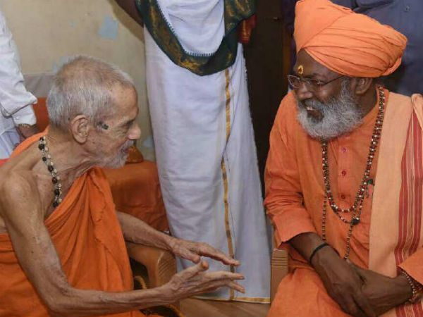 MP Sakshi Maharaj visits Udupi Krishna Matt and discuses about Ram Mandir with Pejavara Sri