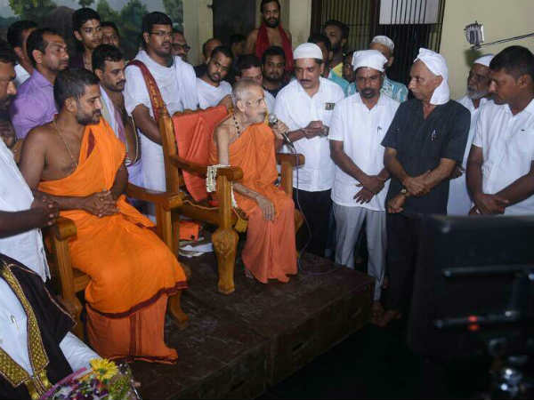 Pejawar Swamiji Holds Iftar for Muslims in Krishna Math, Udupi