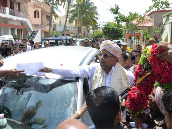 CM Siddaramaiah holds review meeting with Health officials in Mysuru
