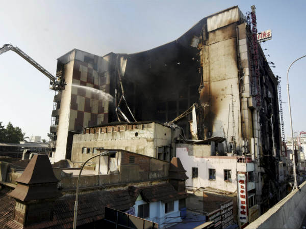 Chennai silks fire: Hunt on for 400 kg gold, Rs 20 crore diamonds stuck in building Chennai silks fire: Hunt on for 400 kg gold, Rs 20 crore diamonds stuck in building