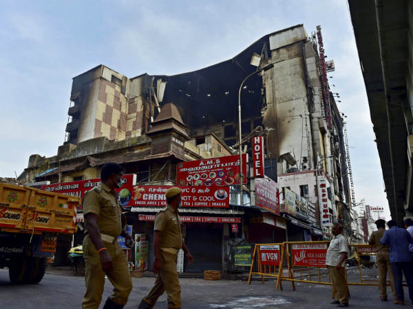 Chennai silks fire: Hunt on for 400 kg gold, Rs 20 crore diamonds stuck in building Chennai silks fire: Hunt on for 400 kg gold, Rs 20 crore diamonds stuck in building