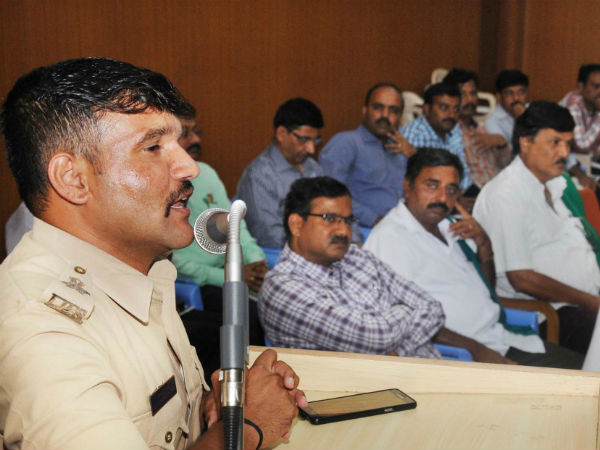 Mysuru SP Ravi D Channannanavar meets farmers 