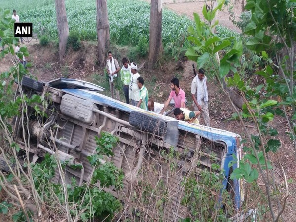 Man dies when a bus fell into the canal in Sambhal District of Uttar Pradesh Man dies when a bus fell into the canal in Sambhal District of Uttar Pradesh