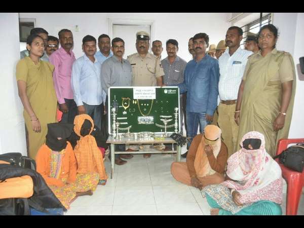 Four woman arrested in theft case at Hubballi Four woman arrested in theft case at Hubballi