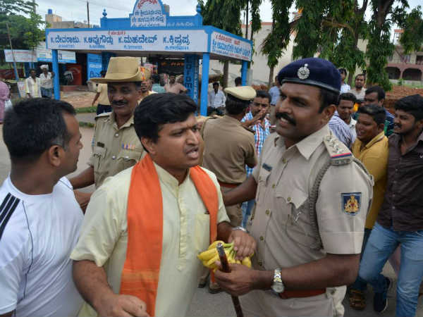 Cow worship infront of CM Siddaramaiah's Mysuru residence Cow worship infront of CM Siddaramaiah's Mysuru residence