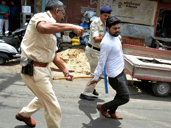 Another farmer dies in Mandsaur, anger escalates Another farmer dies in Mandsaur, anger escalates