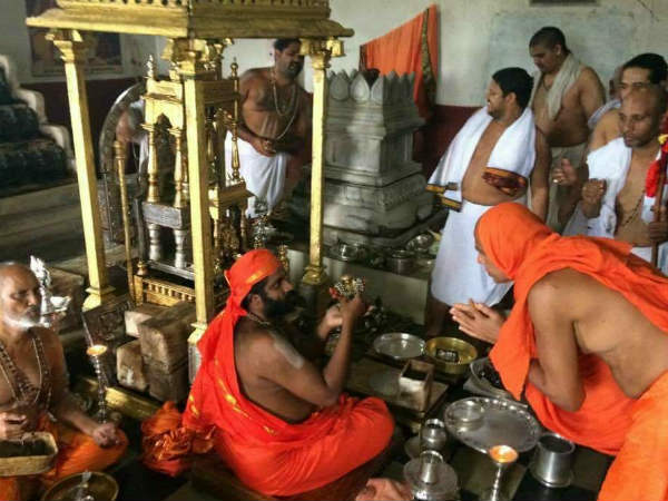  ಪೀಠ ತ್ಯಾಗ