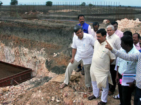 Hubballi: Prahlad Joshi and Jagadish Shettar inspected the bypass road work Hubballi: Prahlad Joshi and Jagadish Shettar inspected the bypass road work