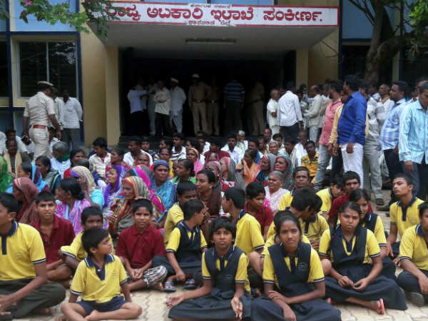 Hubballi: Transferred bars working illegally in farm lands Hubballi: Transferred bars working illegally in farm lands