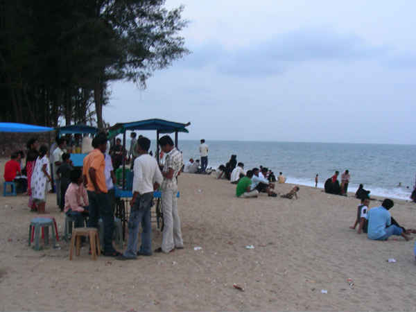 ಅಪಾಯಕಾರಿ ಸ್ಥಳಗಳಿಗೆ ಕಾಲಿಡಬೇಡಿ ಅಪಾಯಕಾರಿ ಸ್ಥಳಗಳಿಗೆ ಕಾಲಿಡಬೇಡಿ