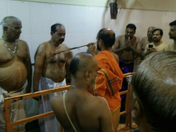 ದೇವತೆಗಳಲ್ಲೂ ಮುದ್ರಾಧಾರಣೆ