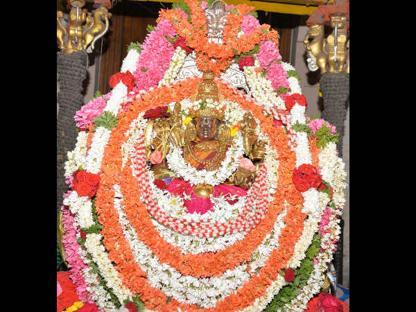 ಹಸಿರು ಜರತಾರಿ ಸೀರೆ, ಮಹಾಲಕ್ಷ್ಮಿಯ ಅಲಂಕಾರ ಹಸಿರು ಜರತಾರಿ ಸೀರೆ, ಮಹಾಲಕ್ಷ್ಮಿಯ ಅಲಂಕಾರ