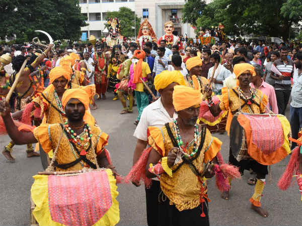 ಸಾಧಕರಿಗೆ ಪುಷ್ಪಾಲಂಕಾರ 