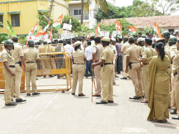 Youth Congress demand waver of farmer loan by union government