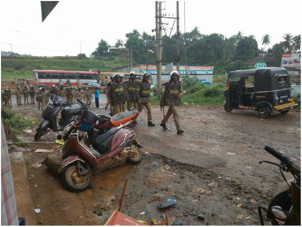  ಬಂಧಿತರ ಬಿಡುಗಡೆಗೆ ಪೊಲೀಸರಿಗೇ ಬ್ಲ್ಯಾಕ್ ಮೇಲ್ 