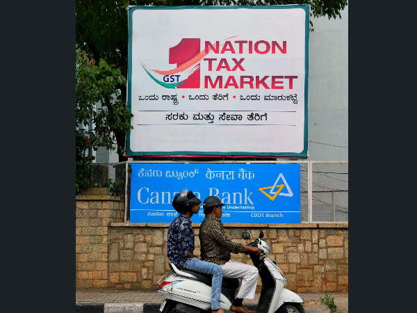 ಅಂಗಡಿಗೆ ಯಾರೂ ಬರುತ್ತಲೇ ಇಲ್ಲ: