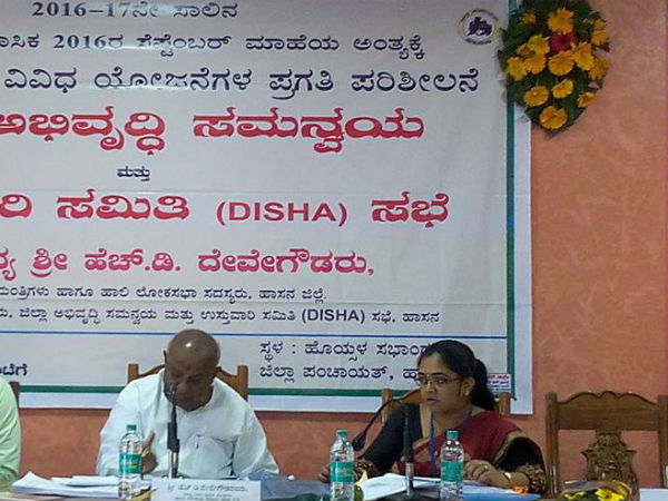 ವಿಎಸ್ ಚೈತ್ರಗೆ ಸನ್ಮಾನ ಅಮೇಲೆ ನಿರ್ಗಮನ