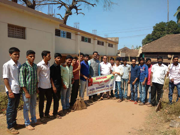 Ankola youth doing noble work through whatsapp group