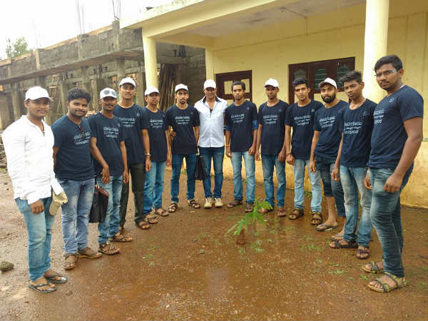 Ankola youth doing noble work through whatsapp group