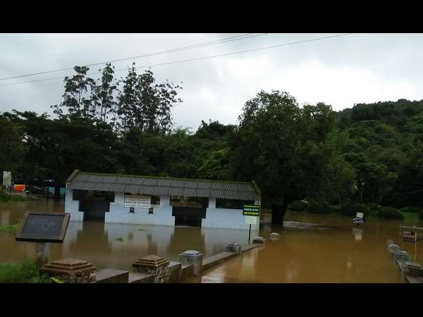 ಇಂದು ಶಾಲಾ ಕಾಲೇಜುಗಳಿಗೆ ರಜೆ 