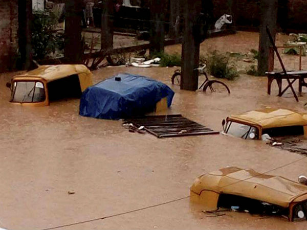 ಬಟ್ಟೆ ನೆನೆಹಾಕಿದಂತಿವೆ ನೋಡಿ ವಾಹನಗಳು