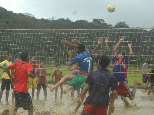 ಶುರುವಾಯ್ತು ಕೆಸರು ಗದ್ದೆ ಓಟ-ಆಟ