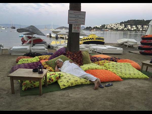 ಭೂಮಿಯೆ ಹಾಸಿಗೆ, ಗಗನವೇ ಹೊದಿಕೆ!