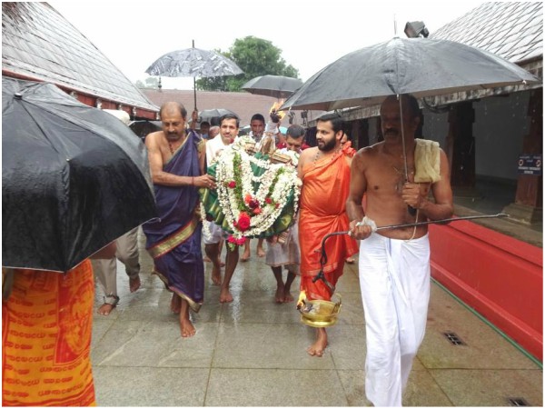 ತ್ರಿವೇಣಿ ಸಂಗಮಕ್ಕೆ ಬಾಗಿನ