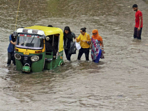 ಆಟೋ ಒಯ್ಯಲು ಹರಸಾಹಸ