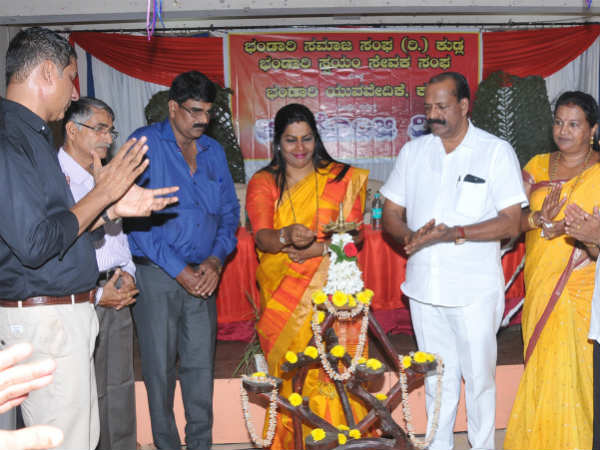 ಮೇಯರ್ ಉದ್ಘಾಟನೆ ಮೇಯರ್ ಉದ್ಘಾಟನೆ