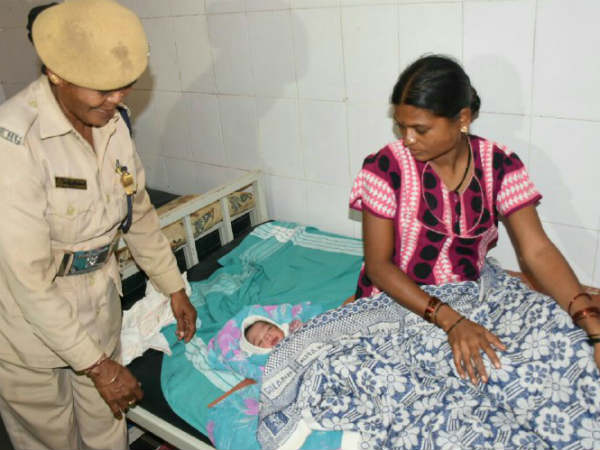 Woman gives birth to baby girl on the middle of the road in Hubbali