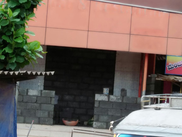 Dakshina Kannada: Alcohol is being sold from the back door of bars Dakshina Kannada: Alcohol is being sold from the back door of bars