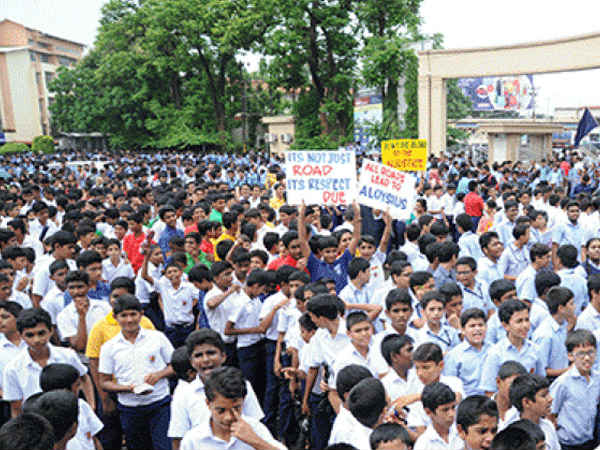 Mangaluru: Thousands of Aloysius students march in against the renaming of road