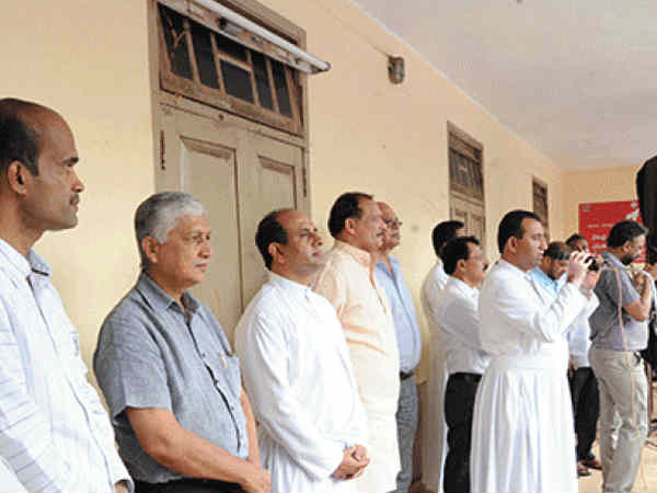 Mangaluru: Thousands of Aloysius students march in against the renaming of road