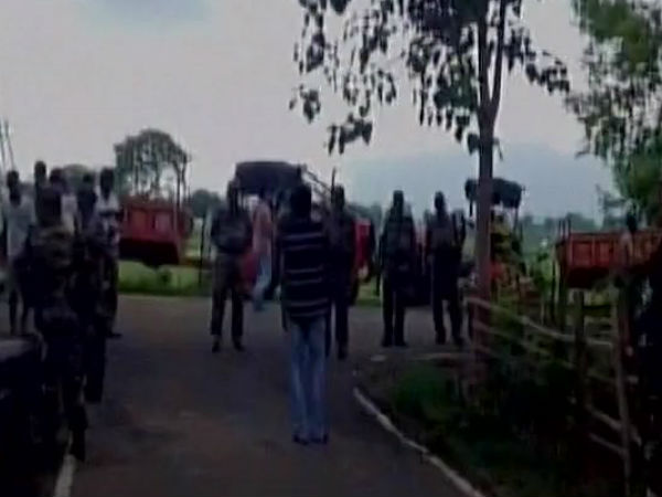 Three persons including a woman killed by Naxals in Bihar Three persons including a woman killed by Naxals in Bihar