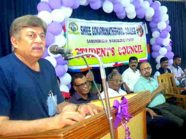 Actor Ananth Nag praises the achievements of Magaluru orgin Dubai based business man Harish Sherigar