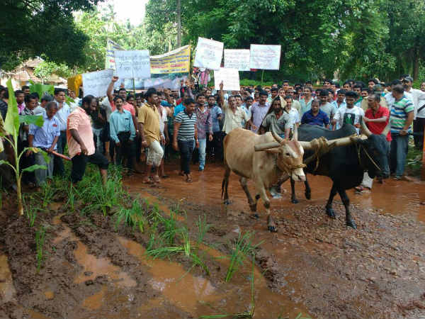 Ankola villagers repair the roads on their own