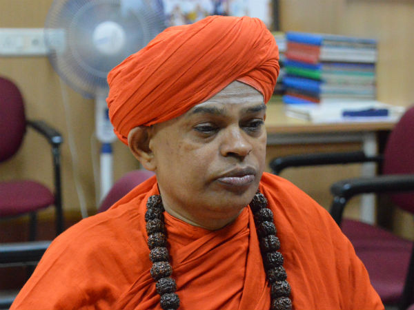 Shivamurthi Murugharajedra Swamiji supports separate religious status for lingayaths 