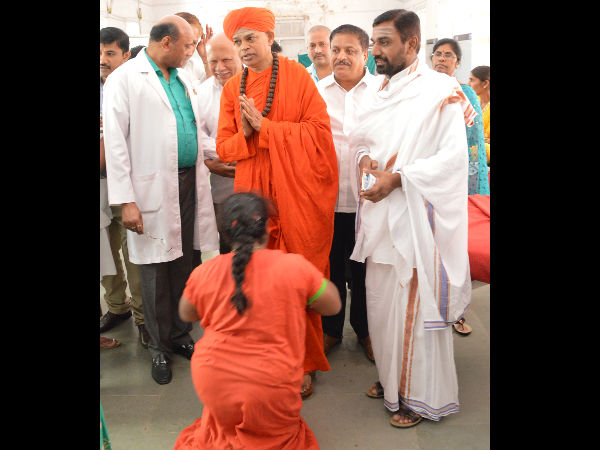 Don't pour milk on idols on Nagarapanchami, give it to patients or children: Murugha Shree 