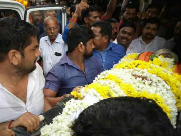 Stone pelting during shifting of Sharath's body to his village, one injured 