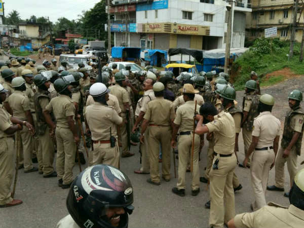 Stone pelting during shifting of Sharath's body to his village, one injured 