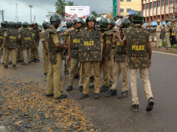 Stone pelting during shifting of Sharath's body to his village, one injured 