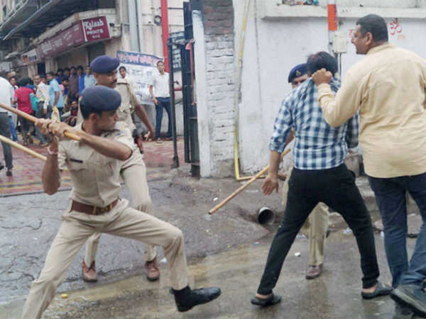 Textile traders held protest against GST in Surat Textile traders held protest against GST in Surat